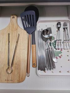 a kitchen utensil tray with utensils in a drawer at Hwagok rest area, Near the KIMPO Airport, MA-PO, KBS Arena, Gocheok Dome in Seoul
