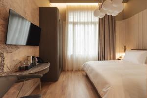 Ein Bett oder Betten in einem Zimmer der Unterkunft Zenith Premium Suites