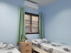 a bedroom with two twin beds and a window at Mae Phim, Rayong, Bali Residence Villa in Mae Pim +48 photos