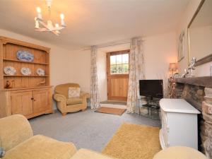 a living room with a fireplace and a television at 1 Bed in Bude 43697 in Morwenstow