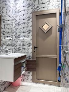 Salle de bains dans l'établissement Résidence America