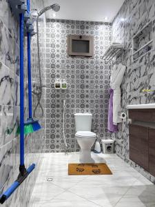 Salle de bains dans l'établissement Résidence America