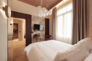 Ein Bett oder Betten in einem Zimmer der Unterkunft Zenith Premium Suites