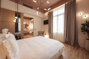 Ein Bett oder Betten in einem Zimmer der Unterkunft Zenith Premium Suites