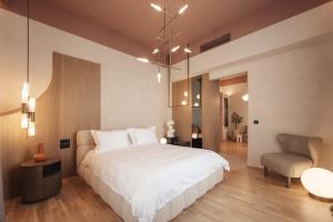 Ein Bett oder Betten in einem Zimmer der Unterkunft Zenith Premium Suites