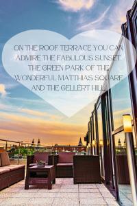 - une citation sur le toit-terrasse vous arriverez au fabuleux coucher de soleil sur le parc verdoyant dans l'établissement Mátyás Corner Apartments Green Square Studio Apartment II, à Budapest
