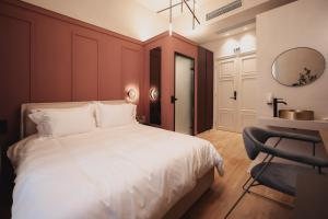 Ein Bett oder Betten in einem Zimmer der Unterkunft Zenith Premium Suites