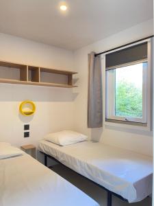 Postel nebo postele na pokoji v ubytování Camping Les Portes de Sancerre