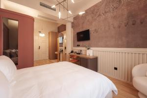 Ein Bett oder Betten in einem Zimmer der Unterkunft Zenith Premium Suites