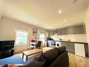 a living room with a couch and a kitchen at Crouch End- 1 Bed Apartment in London