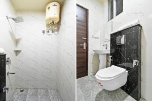 a bathroom with a toilet and a sink at OYO Townhouse 998 Hotel Monark in Jaipur