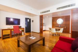 Eko Hotel Suites的电视和/或娱乐中心
