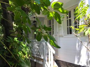 Μπαλκόνι ή βεράντα στο Maison chaleureuse à Saint-Gilles les Bains, proche plage +5 φωτογραφίες