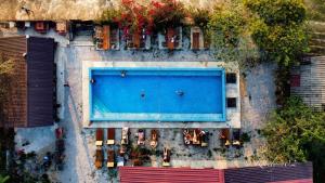 an overhead view of a swimming pool with many cars at Riverside Garden Hostel in Vang Vieng