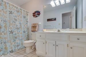 Ένα μπάνιο στο Lovely Decatur Home with Yard about 6 Mi to Town! +19 φωτογραφίες