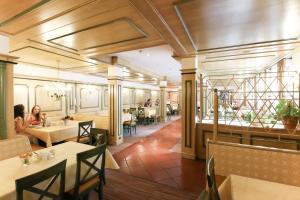 Restaurace v ubytování Hotel Erbgericht Buntes Haus