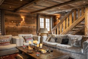 a living room with a couch and a table at Chalet Ruitor, chalet 500 m2 luxueux de caractère in Sainte-Foy-Tarentaise