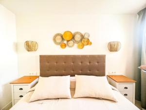 Voodi või voodid majutusasutuse Stunning Bungalow, Pool, Terrace, Beach! SE12 toas