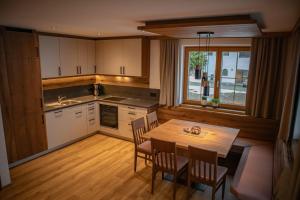 Kuchyň nebo kuchyňský kout v ubytování Pension-Appartement Sonnwend