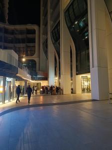 Foto dalla galleria di St Julian's Mercury Tower high floor Studio Apartment in the Sky in Tallest Zaha Hadid Tower in Malta a San Giuliano