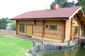 斯米尔泰内梅提欧利兹的小木屋前方设有围栏