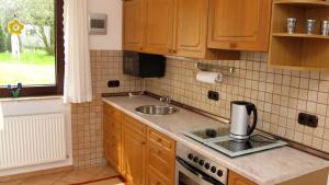 Kuchyň nebo kuchyňský kout v ubytování Ferienwohnung "Am Schäferberg"
