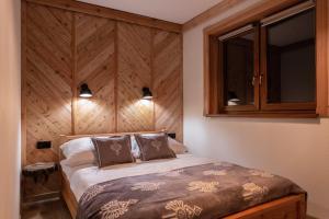 Giường trong phòng chung tại Apartamenty Pod Brzezinami