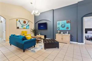 a living room with blue walls and a blue couch at Florida Pool House in Davenport