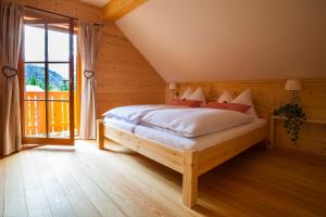 Postel nebo postele na pokoji v ubytování Arlitscherhof Ferienwohnungen und Chalets