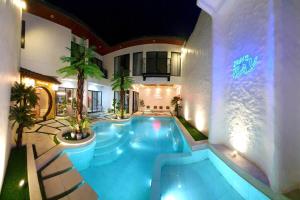Bazén v ubytování Jun's Villa Tangerang 4BR Luxury Aesthetic & Homey nebo v jeho okolí