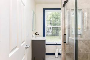 Φωτογραφία από το άλμπουμ του Walk to ND, Hot Tub, Lux Kitchen, Pet Friendly σε Σάουθ Μπεντ