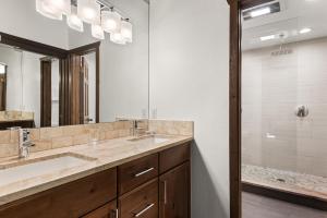 Bilik mandi di Enclave 306, Snowmass Ski-In/Ski-Out Condo w/Shared Pool/Hot Tub +20 gambar