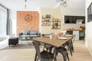Posedenie v ubytovaní Appartement lumineux et spacieux - 8P