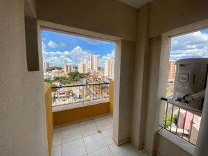 a balcony with a view of a city skyline at Flat Amplo em frente USP/FOB in Bauru