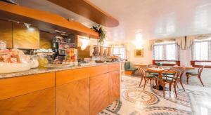 a kitchen and dining room with a table and chairs at Antica Casa Carettoni in Venice