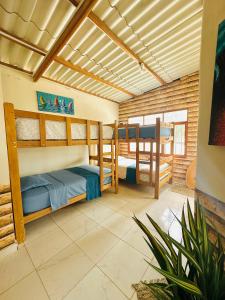 Poschodová posteľ alebo postele v izbe v ubytovaní Capitan Brau's