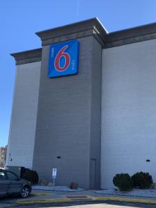 a building with a sign on the side of it at Motel 6-Lincoln, NE - Airport in Lincoln