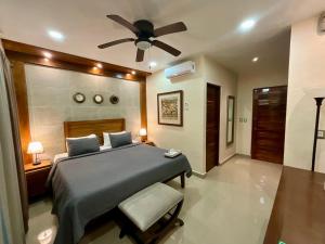 a bedroom with a bed and a ceiling fan at El Zaguán Colonial by GuruHotel in Valladolid