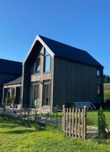 Byggnaden som denna chalet ligger i