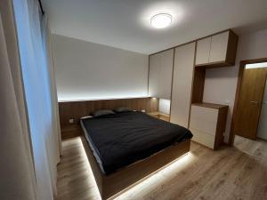 Posteľ alebo postele v izbe v ubytovaní New 2 Bedroom apartment by the airport - FREE PARKING