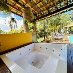 a kitchen with a large white sink on a table at Estancia do Vale in Serra do Cipo