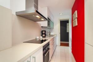 Kuchyň nebo kuchyňský kout v ubytování Plaça Catalunya Modern 2bedroom with balcony