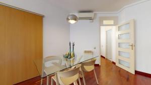 Fotografia z galérie ubytovania Modern and bright three-bedroom in Eixample v destinácii Barcelona
