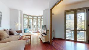 Televízia a/alebo spoločenská miestnosť v ubytovaní Modern and bright three-bedroom in Eixample