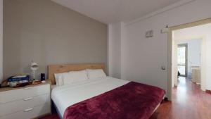 Posteľ alebo postele v izbe v ubytovaní Modern and bright three-bedroom in Eixample