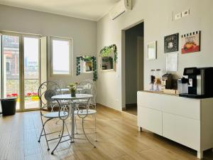 a kitchen and dining room with a table and chairs at Vivinà_081 in Naples