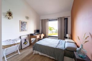 Postel nebo postele na pokoji v ubytování Villa cactus avec piscine et vue mer