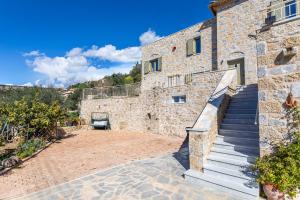 a stone building with stairs and a stair case at Villa Daniela in Neokhórion