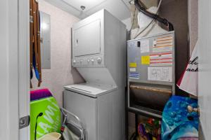 Η κουζίνα ή μικρή κουζίνα στο SeaWatch South 1002 Oceanview-Shore Drive Section