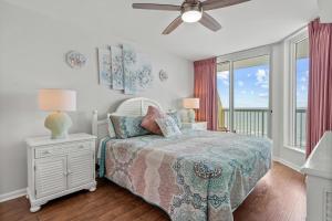 Voodi või voodid majutusasutuse Sunrise Pointe 10F - Oceanfront - Cherry Grove Section toas +23 fotot
